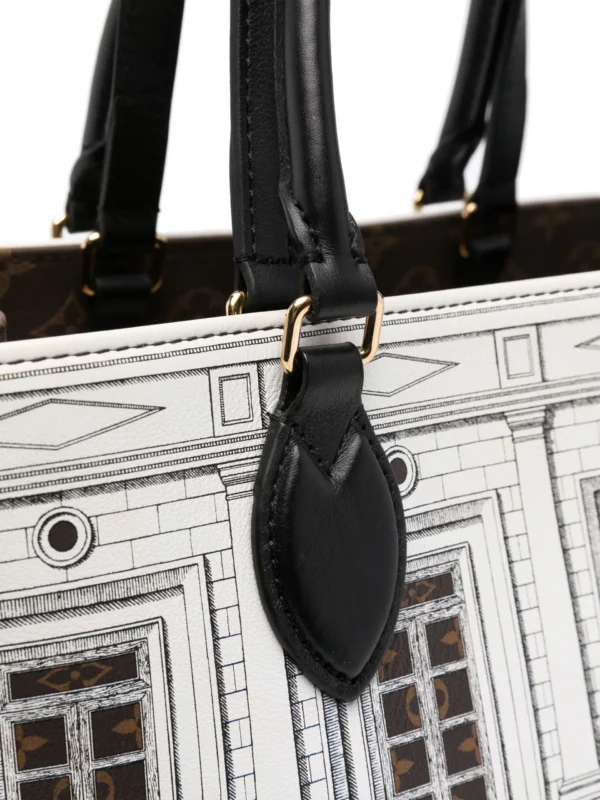 x Fornasetti 2021 OnTheGo Architettura MM Handtasche – Bild 4
