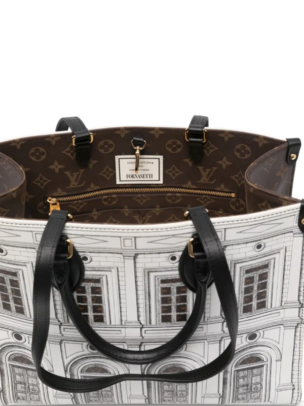 x Fornasetti 2021 OnTheGo Architettura MM Handtasche – Bild 5